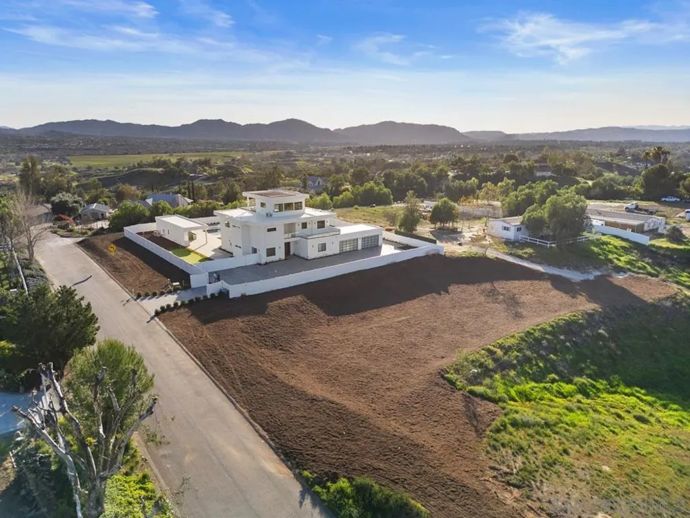 41955 Altanos Road Temecula, CA 92592