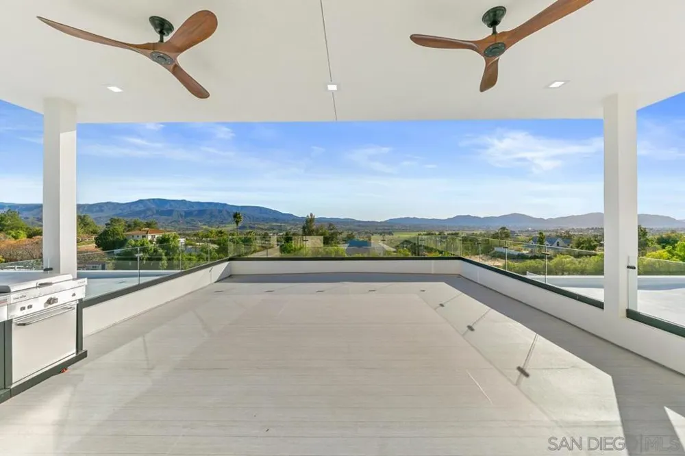 41955 Altanos Road Temecula, CA 92592