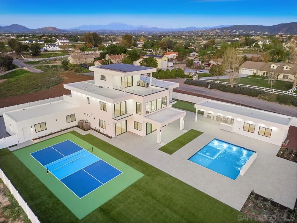 41955 Altanos Road Temecula, CA 92592
