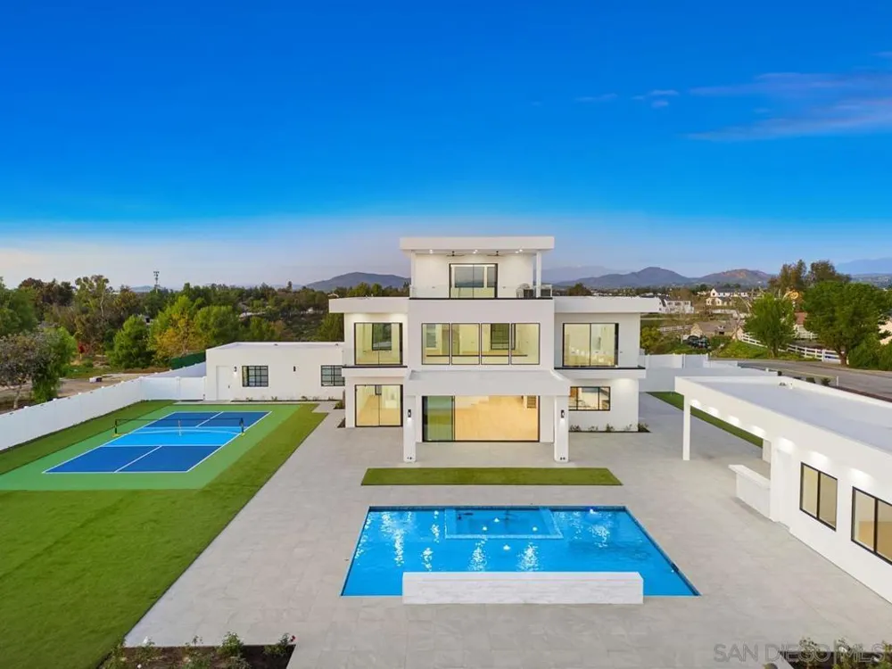 41955 Altanos Road Temecula, CA 92592
