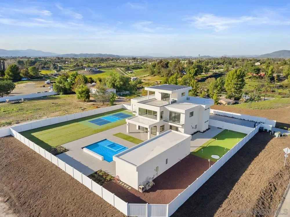41955 Altanos Road Temecula, CA 92592