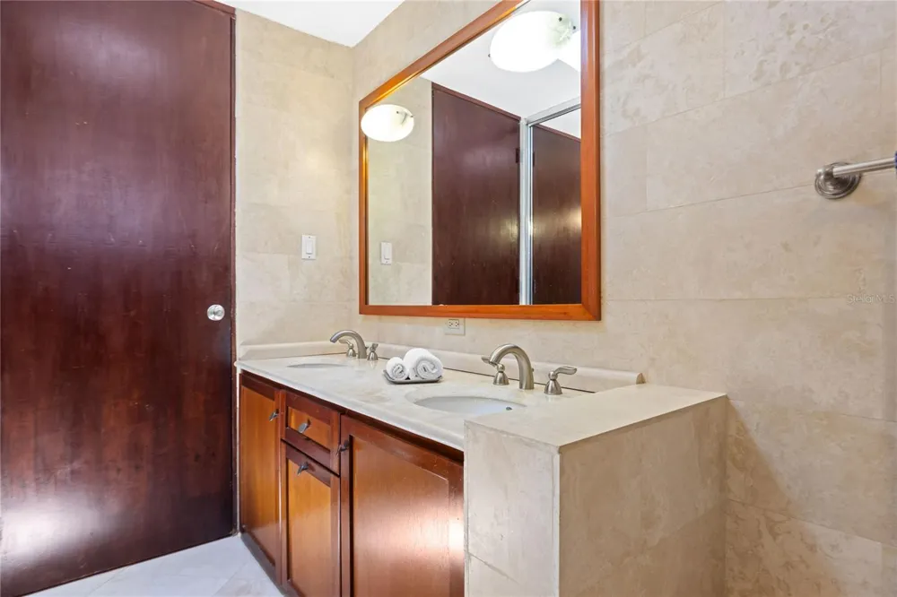 69 ROBLE Guaynabo, PR 00966