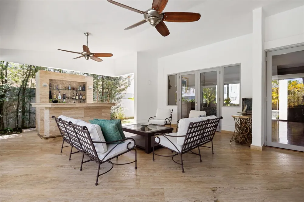 69 ROBLE Guaynabo, PR 00966