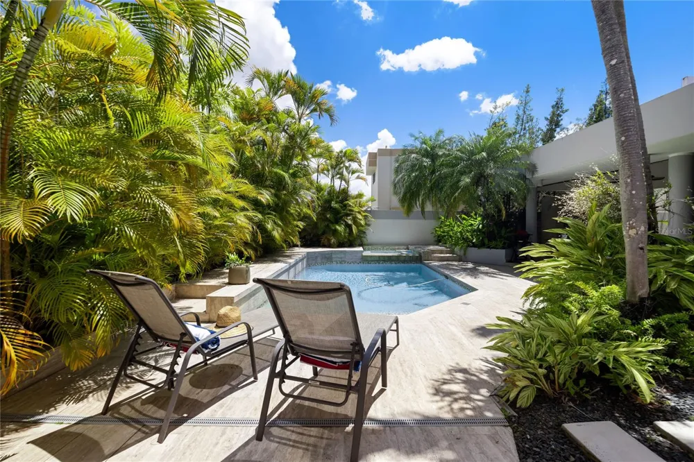 69 ROBLE Guaynabo, PR 00966