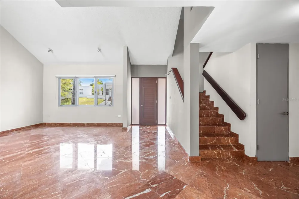 69 ROBLE Guaynabo, PR 00966