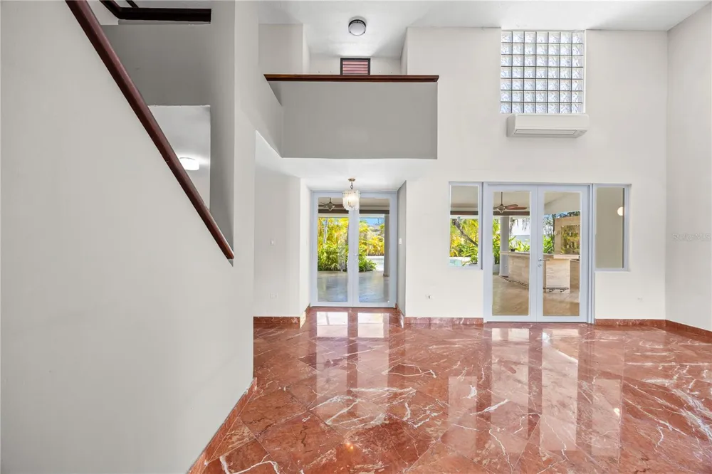 69 ROBLE Guaynabo, PR 00966