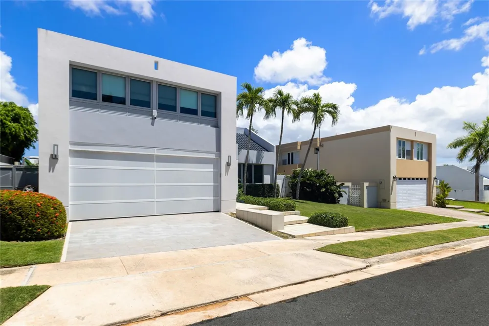 69 ROBLE Guaynabo, PR 00966
