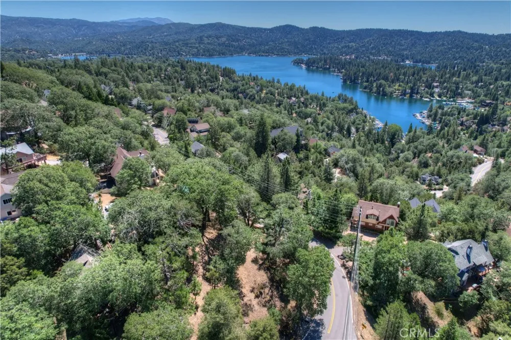 27588 Matterhorn Drive Lake Arrowhead, CA 92352