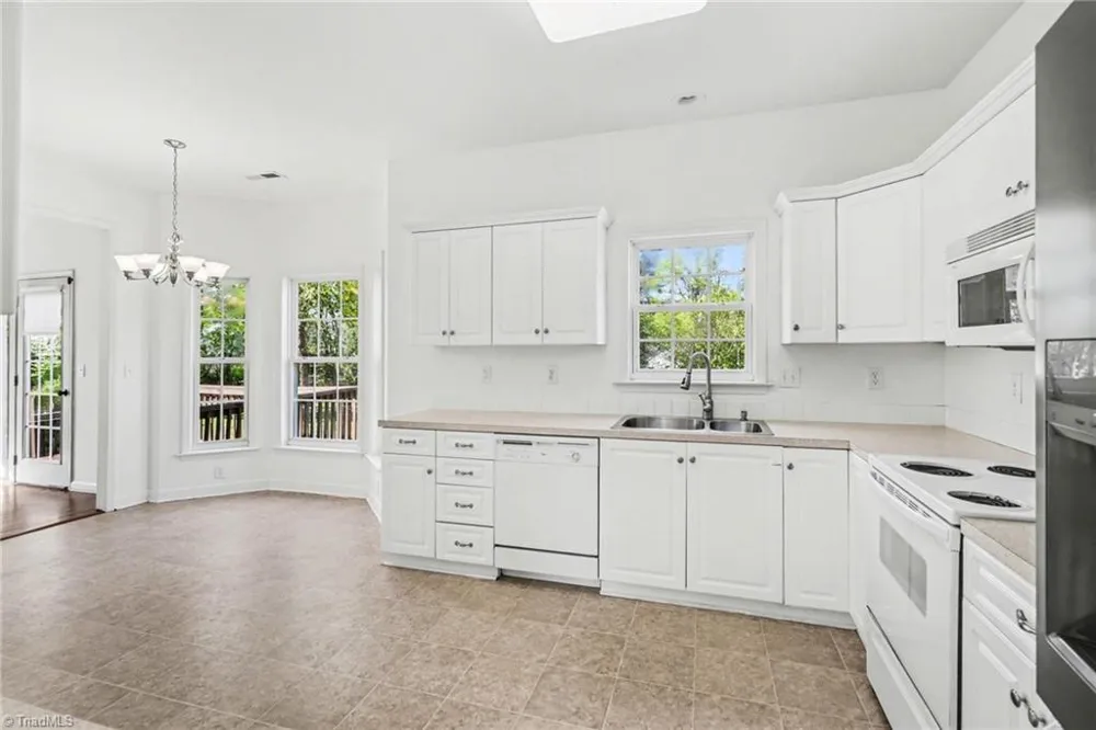 100 Kirkleigh Court King, NC 27021