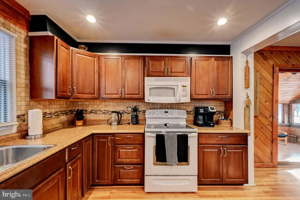 28 SKYE DRIVE Lake Harmony, PA 18624