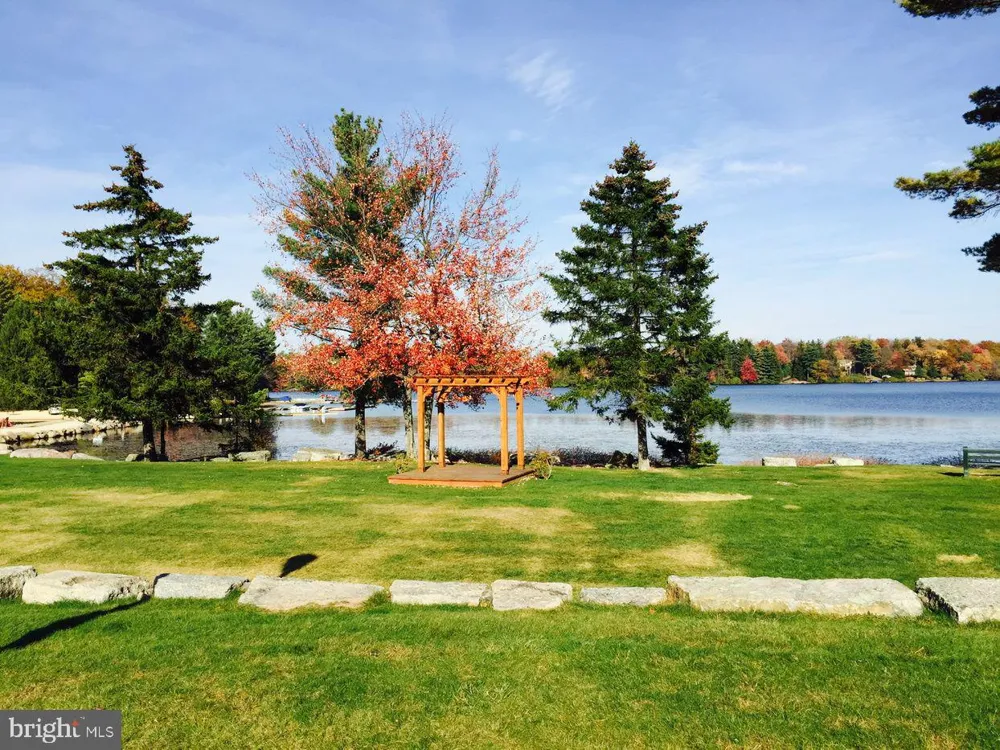 28 SKYE DRIVE Lake Harmony, PA 18624