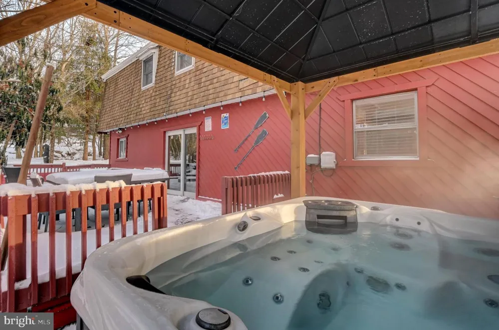 28 SKYE DRIVE Lake Harmony, PA 18624