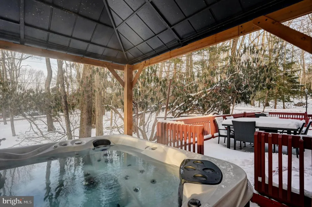 28 SKYE DRIVE Lake Harmony, PA 18624