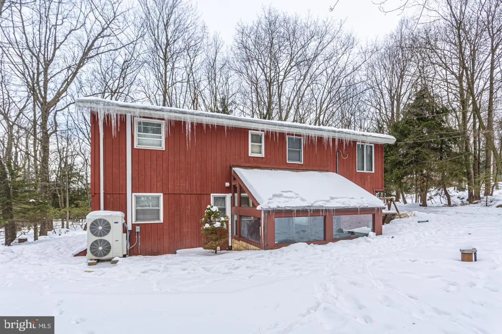 28 SKYE DRIVE Lake Harmony, PA 18624