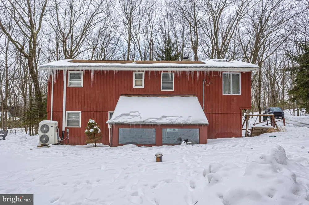 28 SKYE DRIVE Lake Harmony, PA 18624
