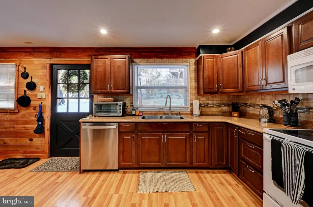 28 SKYE DRIVE Lake Harmony, PA 18624