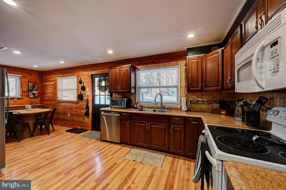 28 SKYE DRIVE Lake Harmony, PA 18624