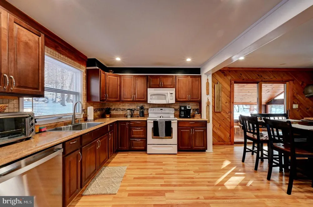 28 SKYE DRIVE Lake Harmony, PA 18624
