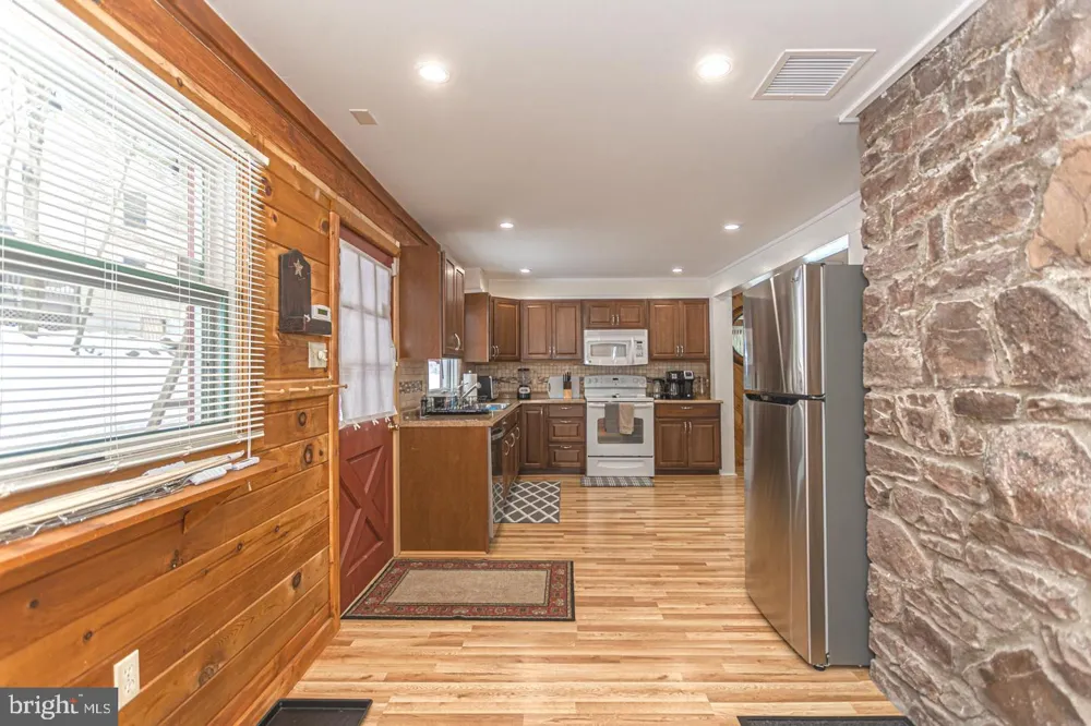 28 SKYE DRIVE Lake Harmony, PA 18624