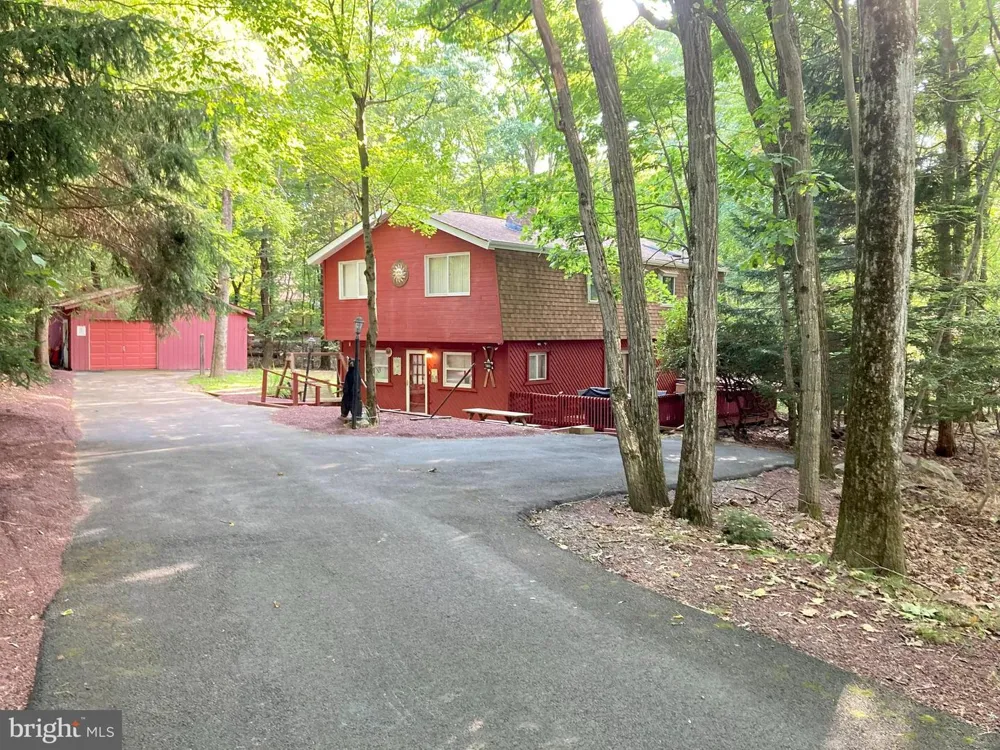 28 SKYE DRIVE Lake Harmony, PA 18624