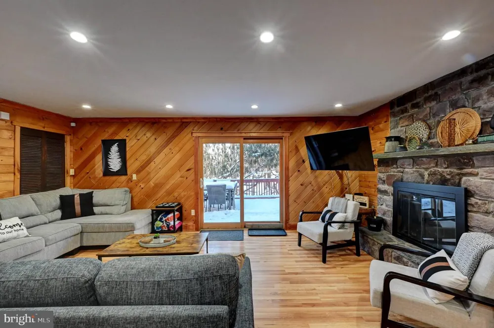 28 SKYE DRIVE Lake Harmony, PA 18624