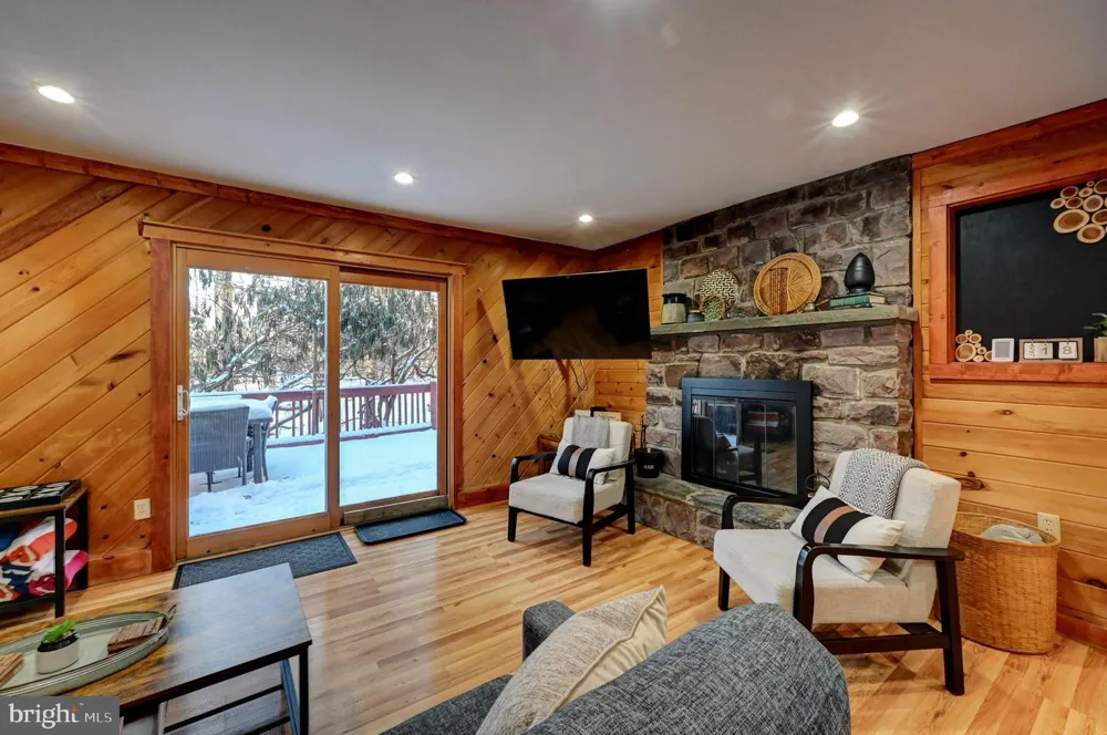 28 SKYE DRIVE Lake Harmony, PA 18624