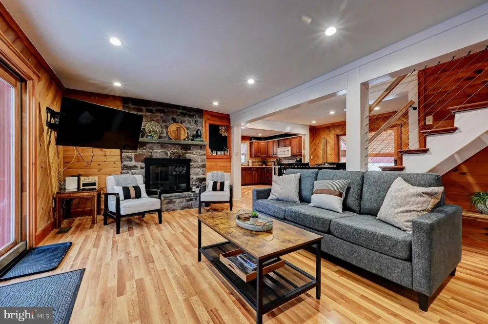 28 SKYE DRIVE Lake Harmony, PA 18624