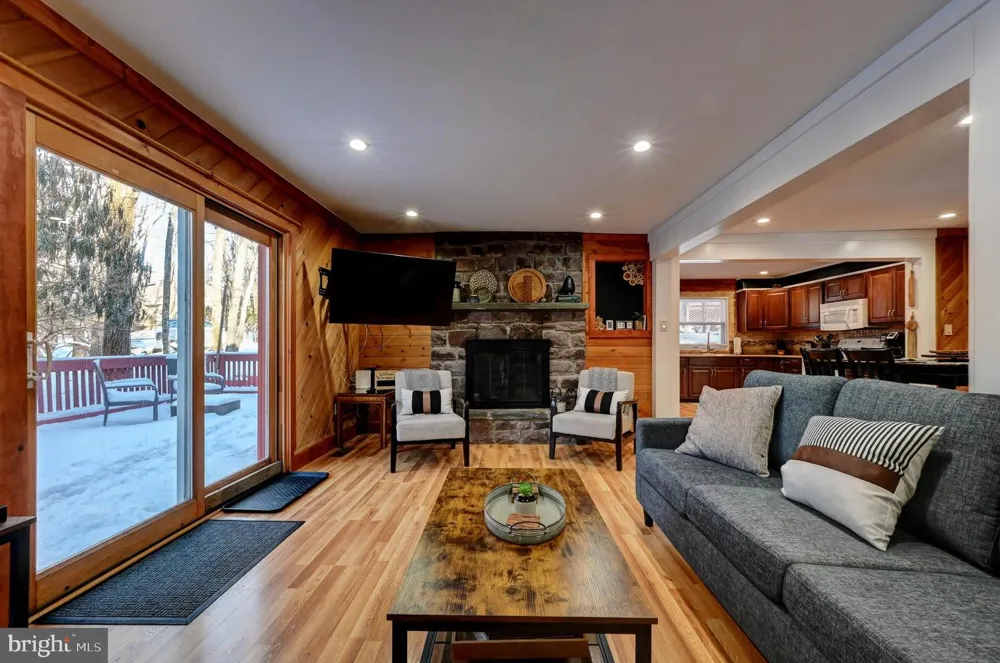28 SKYE DRIVE Lake Harmony, PA 18624