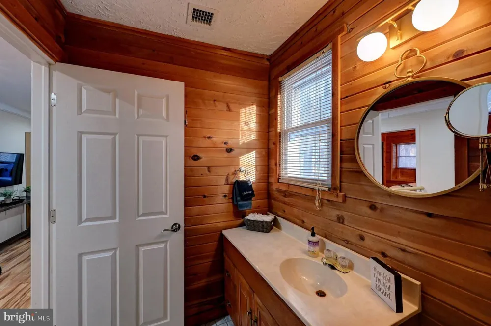 28 SKYE DRIVE Lake Harmony, PA 18624