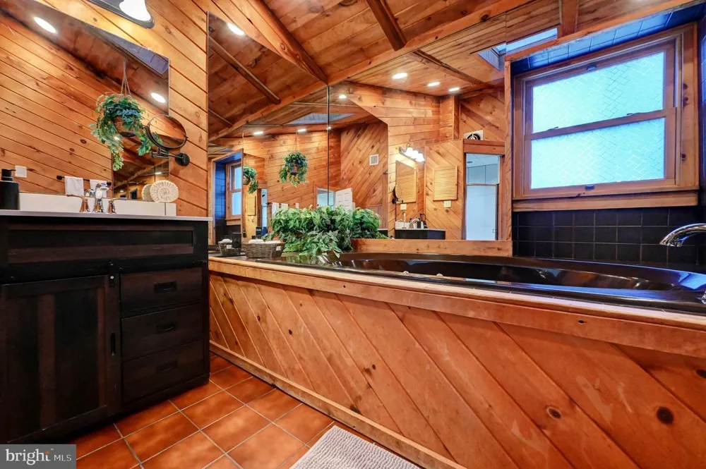 28 SKYE DRIVE Lake Harmony, PA 18624