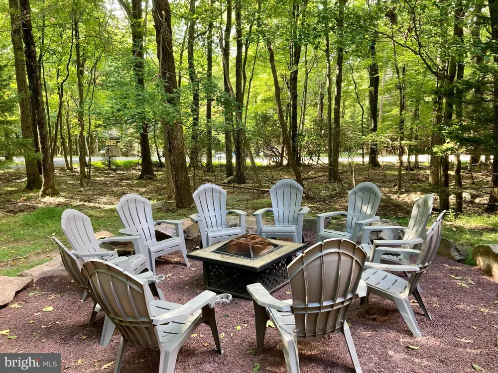 28 SKYE DRIVE Lake Harmony, PA 18624