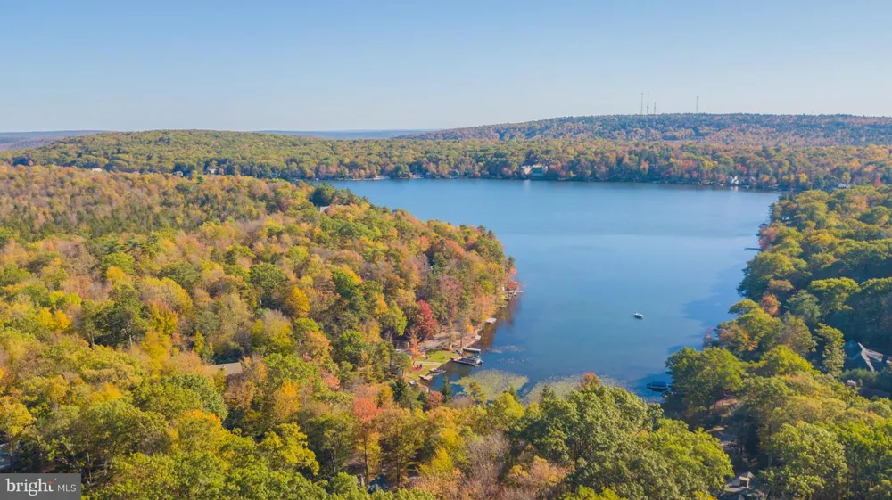 28 SKYE DRIVE Lake Harmony, PA 18624