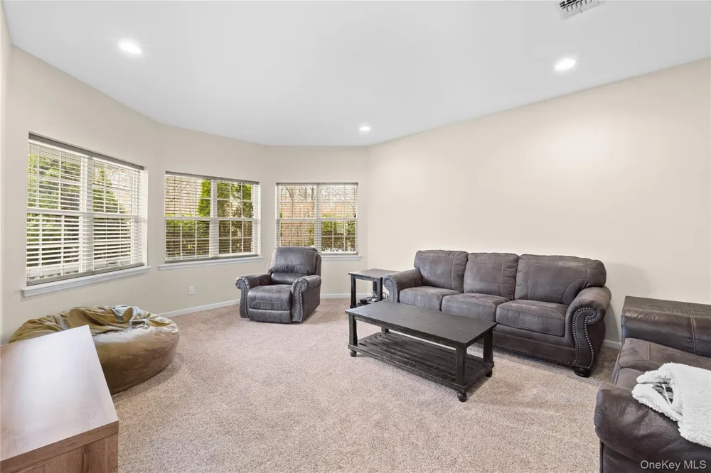 287 Dayton Avenue Manorville, NY 11949
