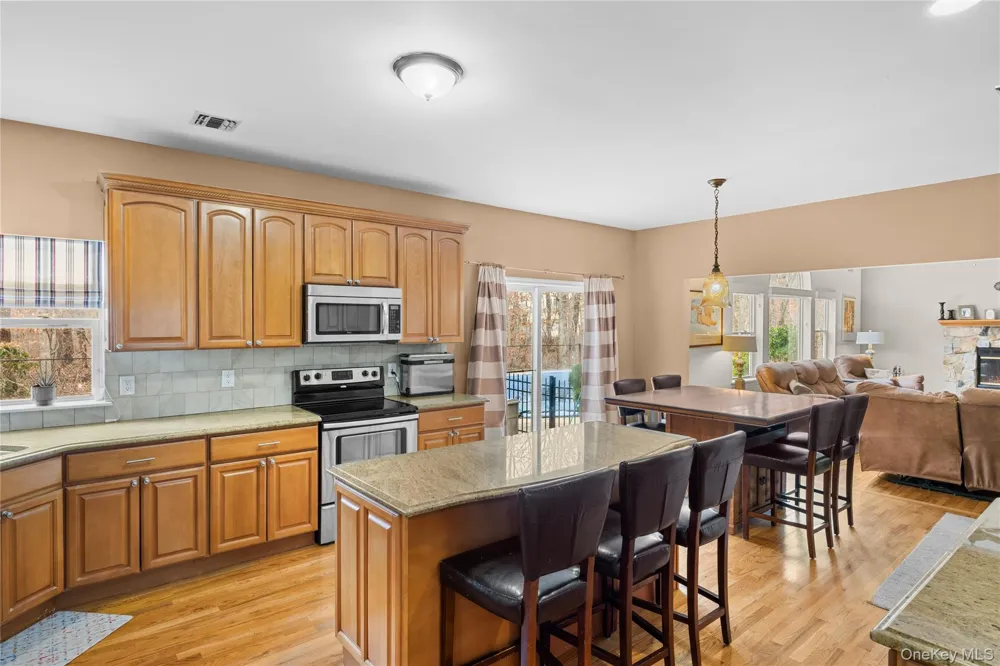 287 Dayton Avenue Manorville, NY 11949