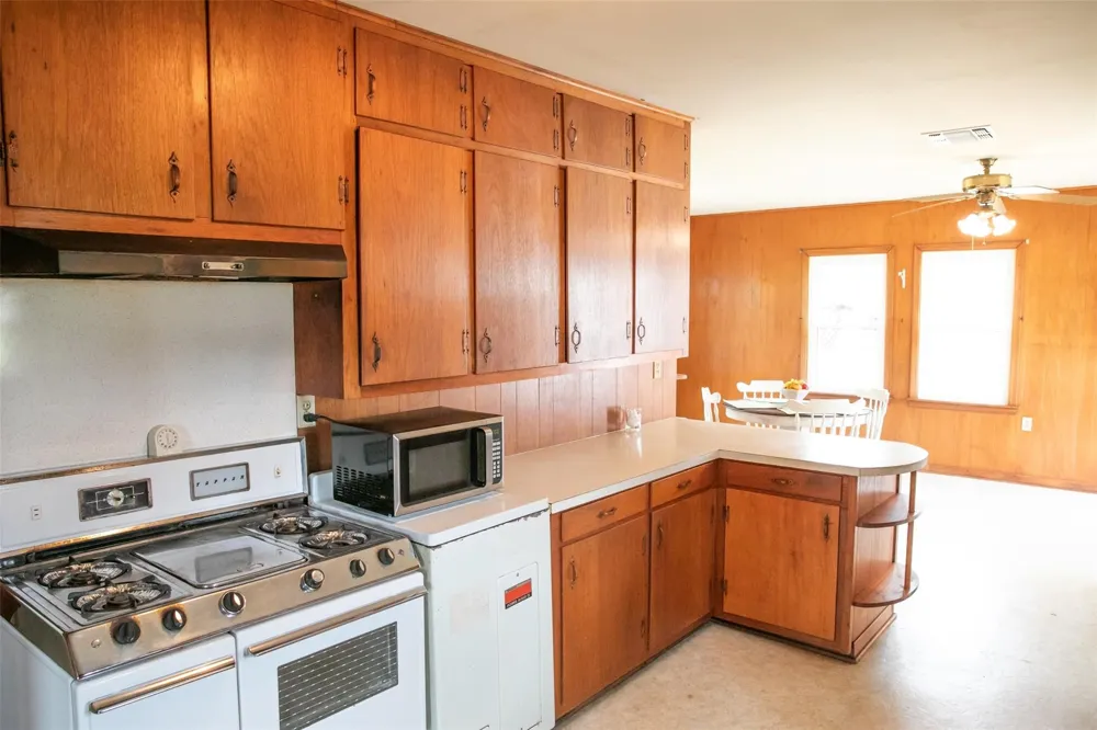 400 Brazos Street Burton, TX 77835