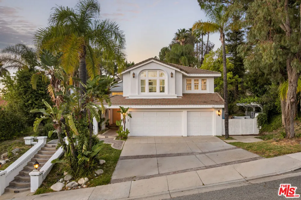 22137 Cairnloch Street Calabasas, CA 91302