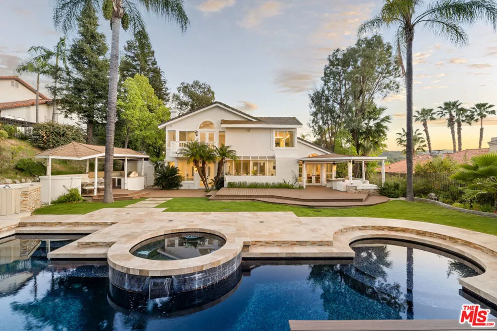 22137 Cairnloch Street Calabasas, CA 91302