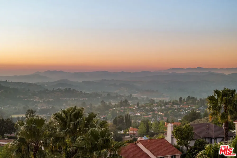 22137 Cairnloch Street Calabasas, CA 91302
