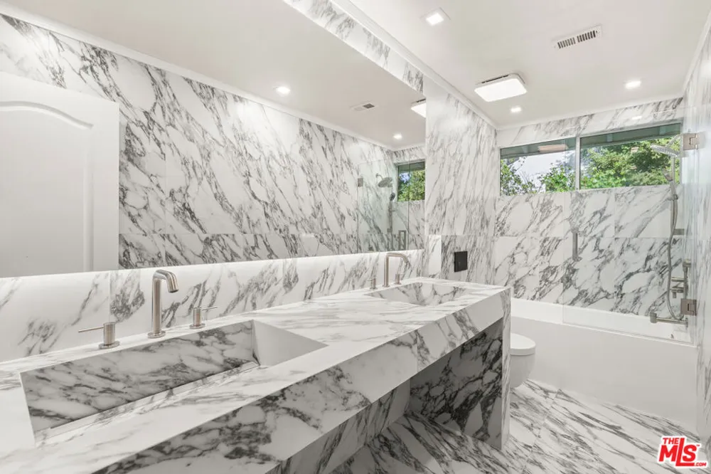 22137 Cairnloch Street Calabasas, CA 91302