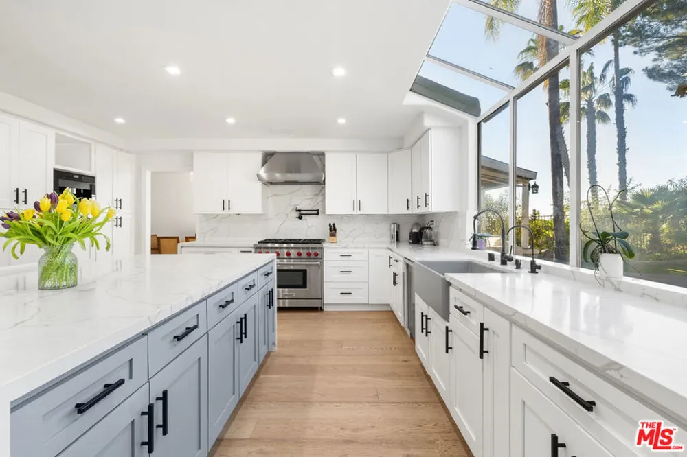 22137 Cairnloch Street Calabasas, CA 91302
