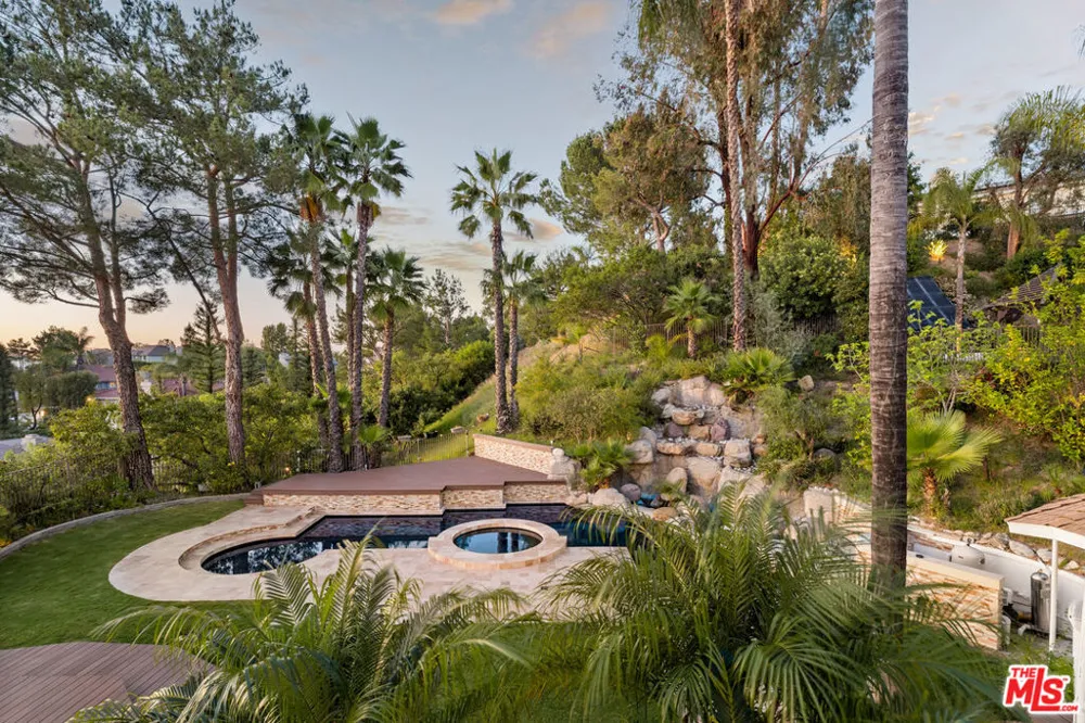 22137 Cairnloch Street Calabasas, CA 91302