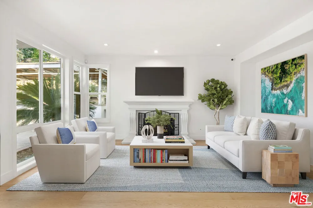 22137 Cairnloch Street Calabasas, CA 91302