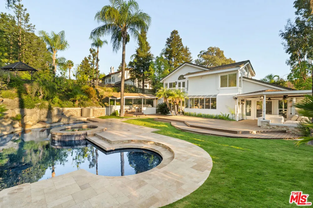 22137 Cairnloch Street Calabasas, CA 91302