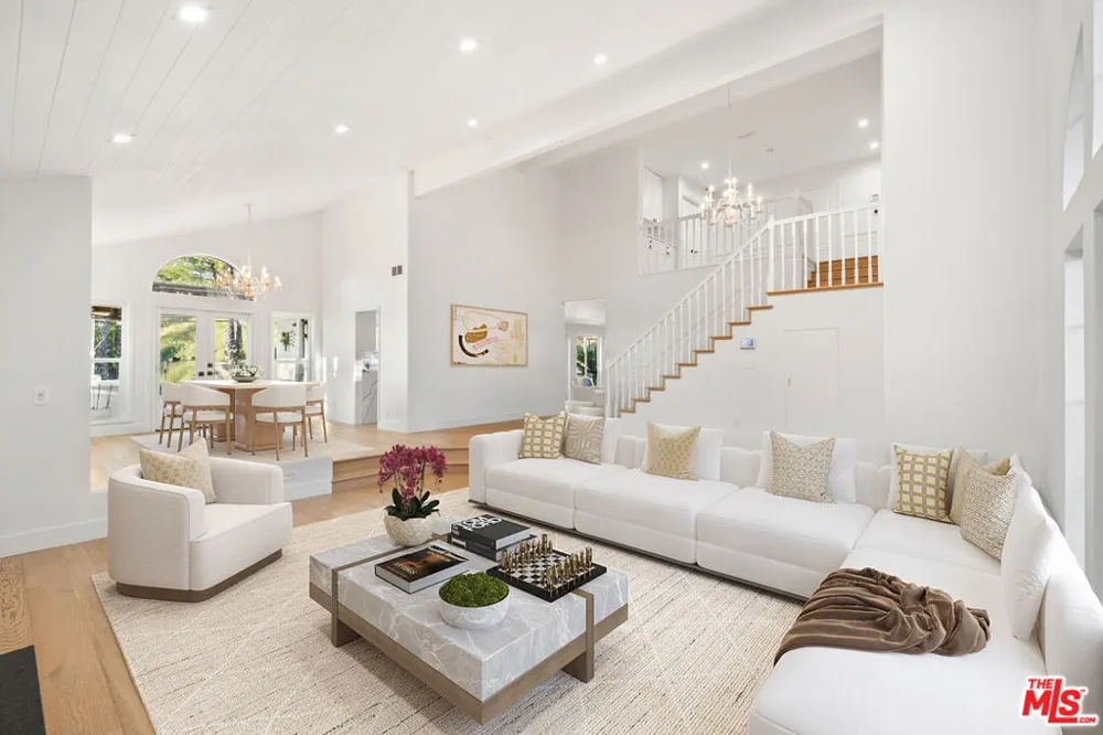 22137 Cairnloch Street Calabasas, CA 91302
