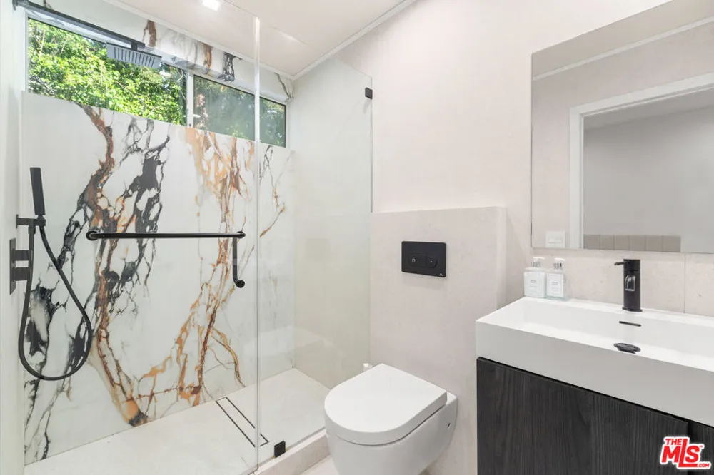 22137 Cairnloch Street Calabasas, CA 91302