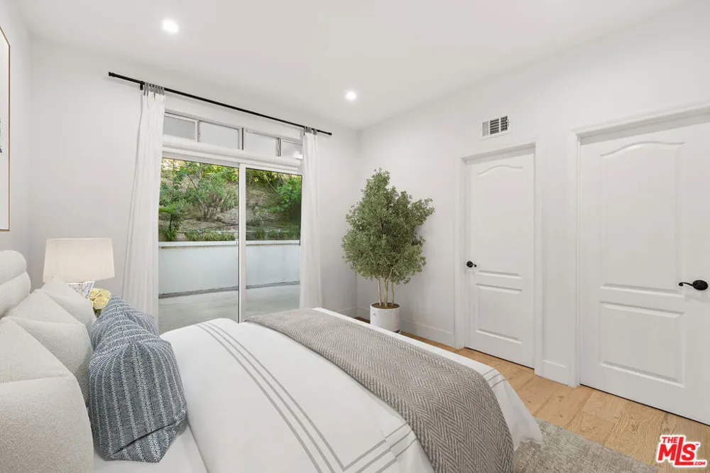 22137 Cairnloch Street Calabasas, CA 91302
