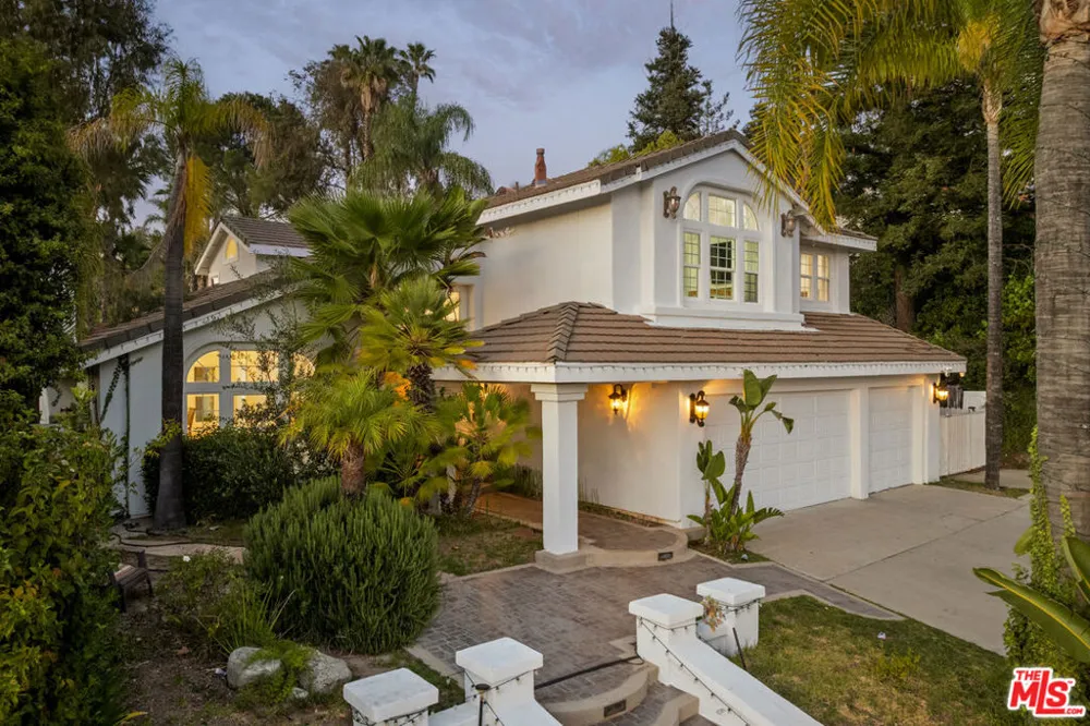 22137 Cairnloch Street Calabasas, CA 91302