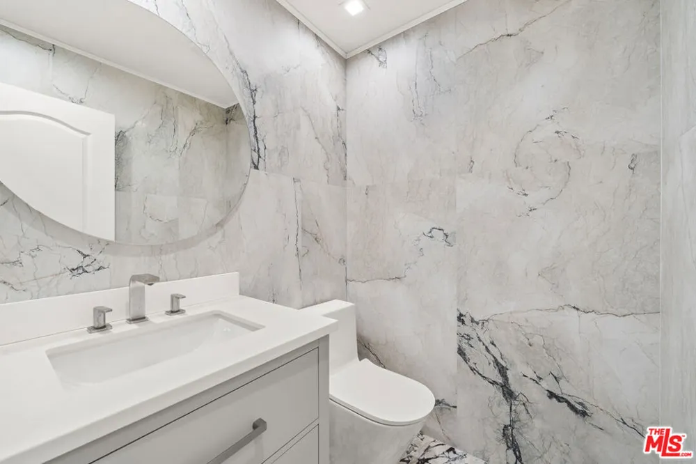 22137 Cairnloch Street Calabasas, CA 91302