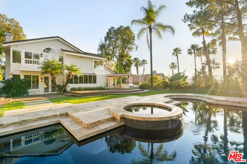 22137 Cairnloch Street Calabasas, CA 91302