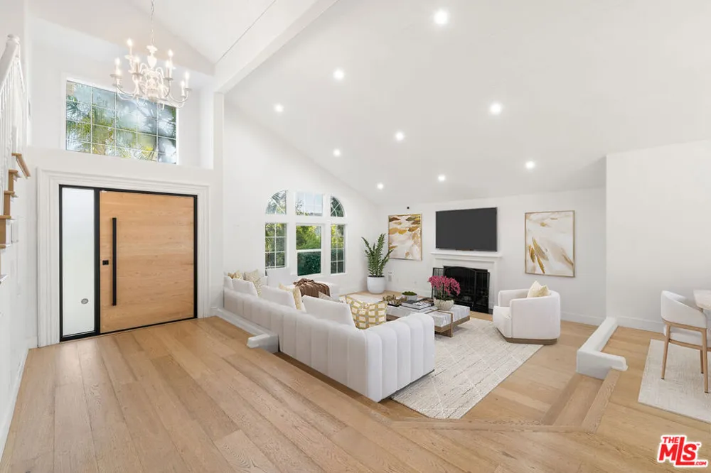 22137 Cairnloch Street Calabasas, CA 91302